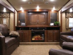 Toy Hauler Fifth Wheel With Front Living Room