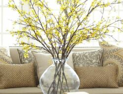 Living Room Vase With Flowers
